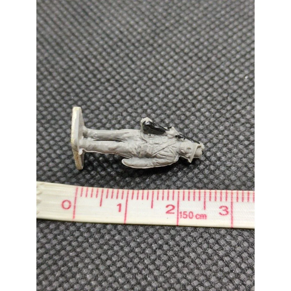 (44) Infantry Holding Rifle Miniatures 1/72 Scale